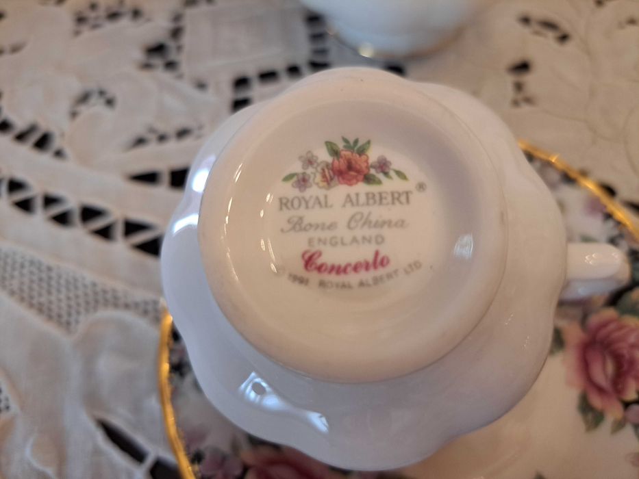 Serviço de chá clássico (Royal Albert Bone china England)