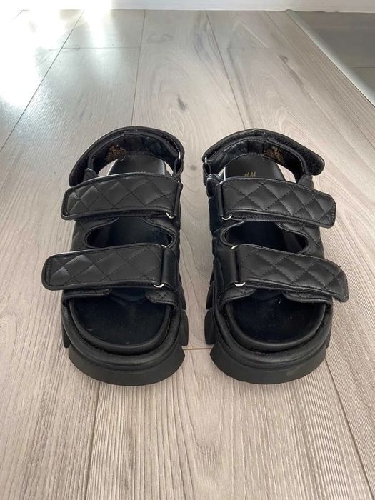 Czarne sandały na platformie H&M
