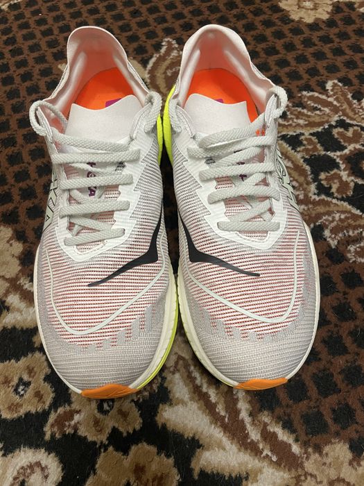 Продам кросівки Hoka