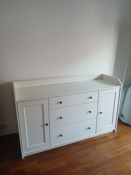 Cómoda branca IKEA