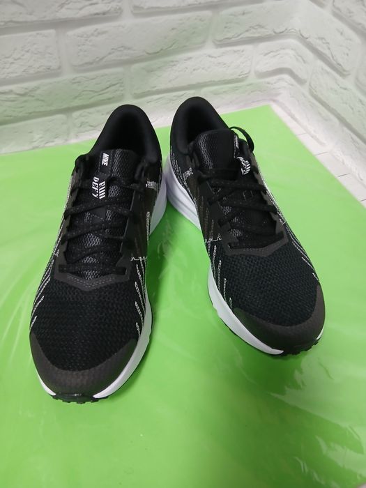 Чоловічі бігові кросівки Nike Run Defy HM9594-004.