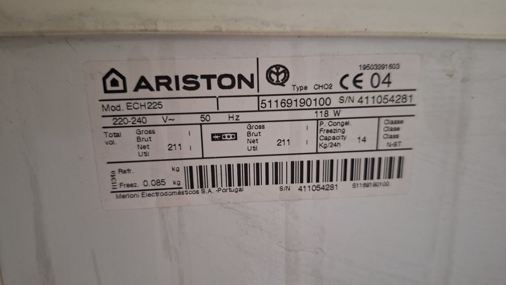 Arca congeladora Ariston 211 L