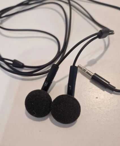 douszne słuchawki przewodowe - czarne