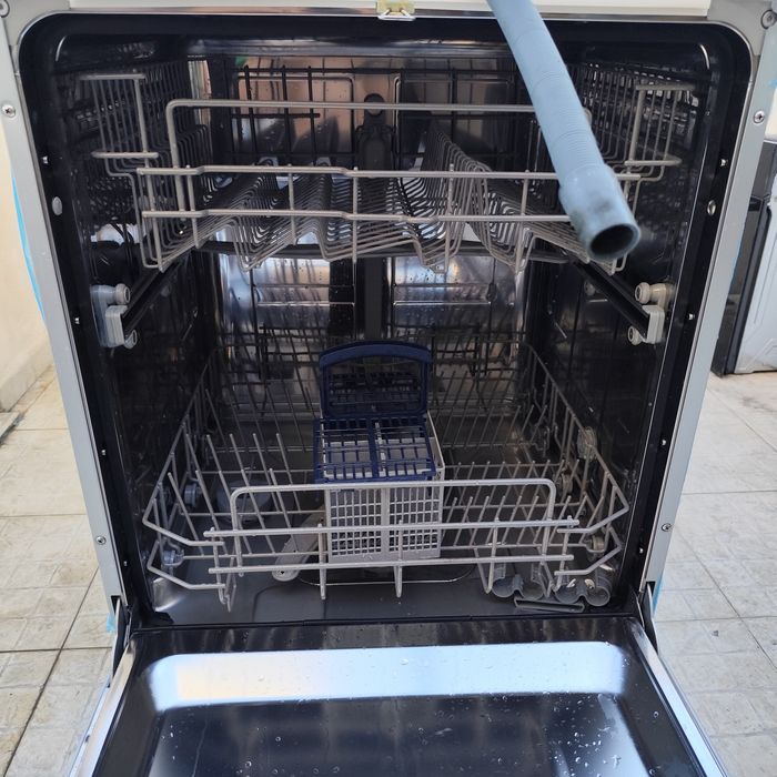 Máquina de lavar loiça encastrar Jocel pouco uso