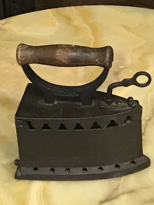 Утюг угольный антикварный.Германия.Оригинал