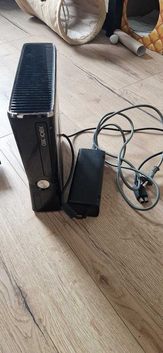 Xbox 360 + 2 pady + Kinect + gry