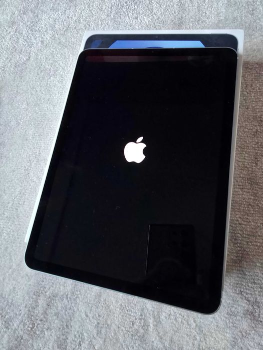 iPad Air 4 (64 GB) Wi-Fi + Cellular + Apple Pencil + Magic Keyboard