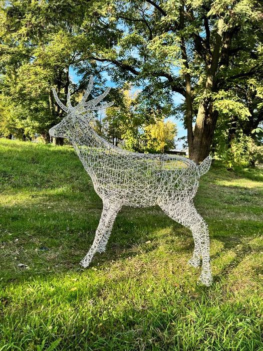 Вуличний новорічний олень