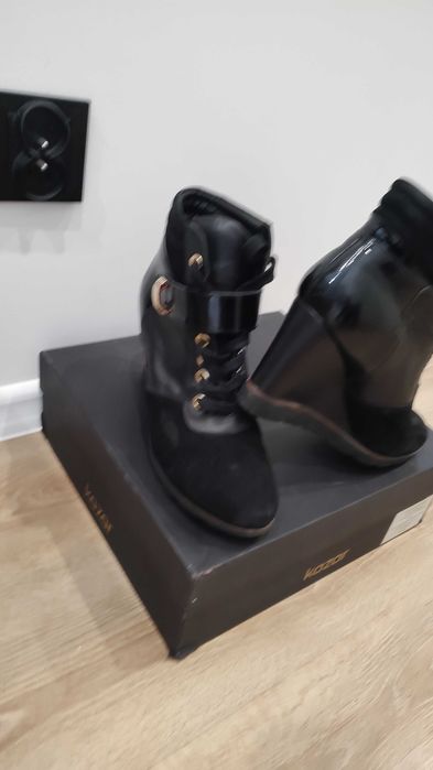 Buty damskie skórzane czarne botki kozaki trzewiki 39 Kazar