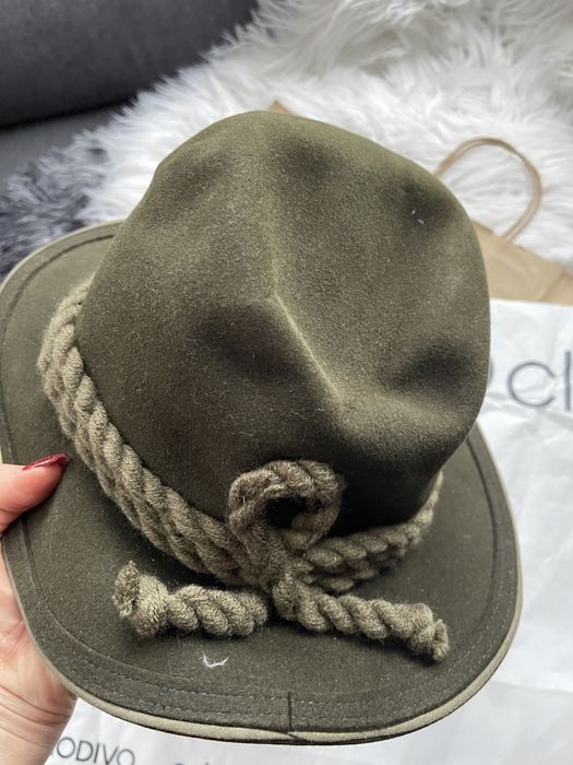 Zielona czapka mysliwska