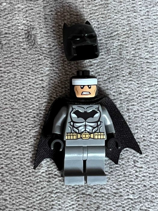 LEGO DC, minifigurka Batman w szarym garniturze  (sh151)