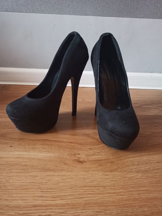 Szpilki zamszowe Vices Woman 37