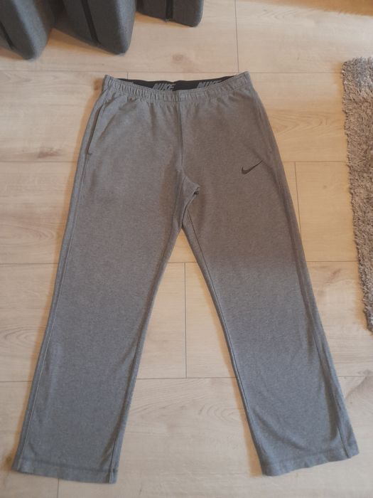 Szare spodnie dresowe Nike