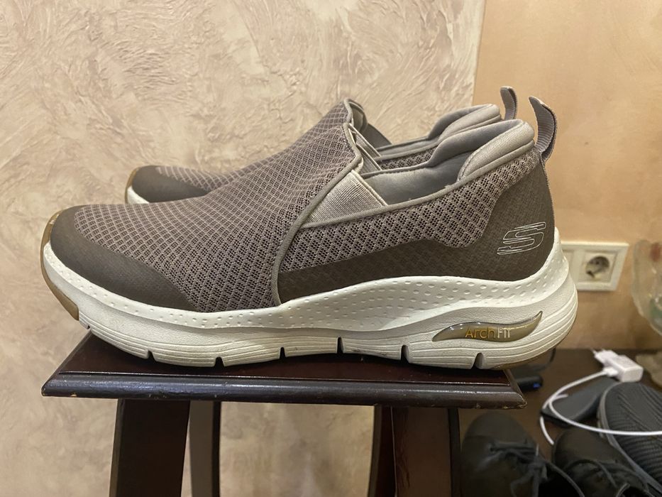 Продам кроссовки Skechers  Размер 39.5