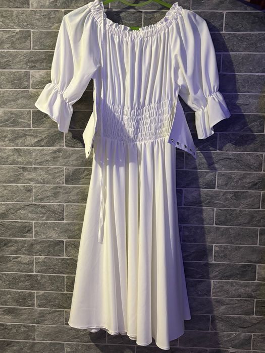 Сукня біла з корсетом