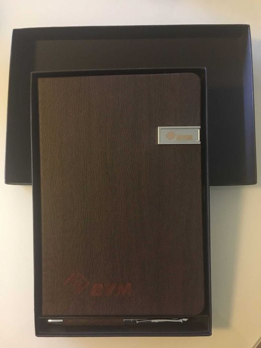 Conjunto Agenda /Bloco de Notas com Caixa, Esferográfica, Pen 8GB-NOVO