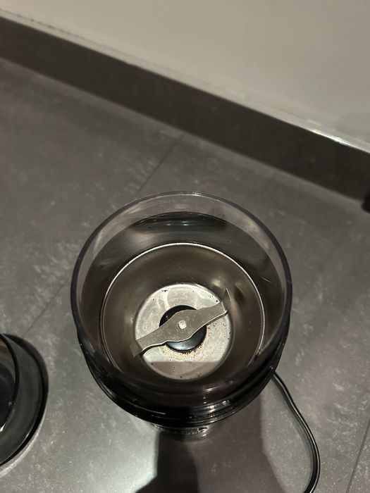 Młynek do kawy firmy DeLonghi (KG200)