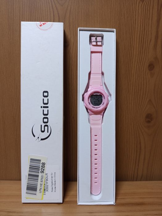Różowy cyfrowy zegarek dziecięcy marki SOCICO.
