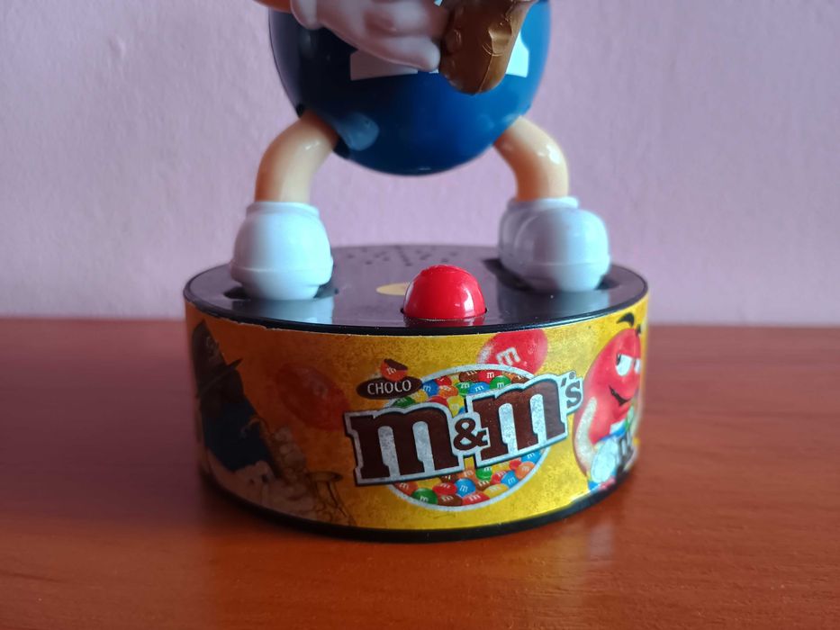 Figurka M&M's Rock Stars Niebieskie Działa, gra i się ruszks