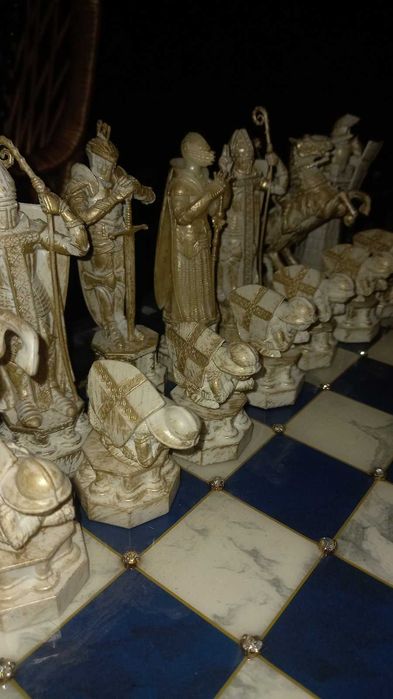 Шахматы  полная коллекция Гарри Потера+ шахматная доска