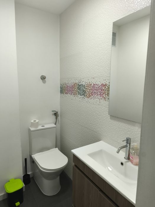 Loja/escritório, em Valadares, para arrendar 128m2 com WC e sala de re