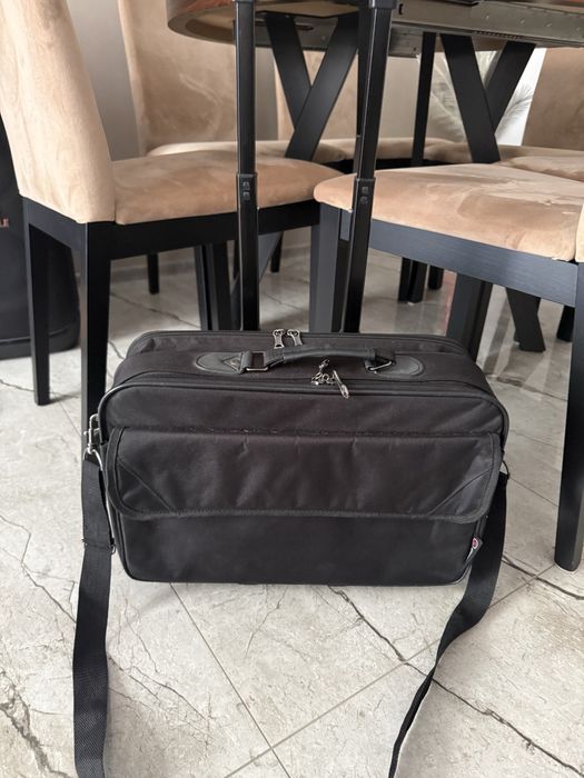 Idealny stan  torba   marki CITIES na kolkach