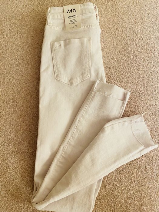 Джинси-скінні