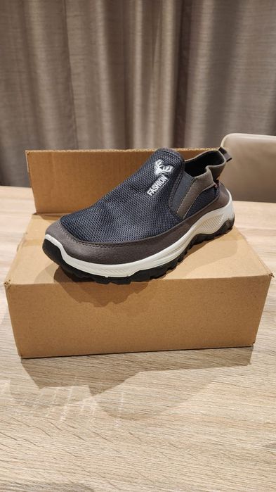 Sapatos desportivos novos Tam 41