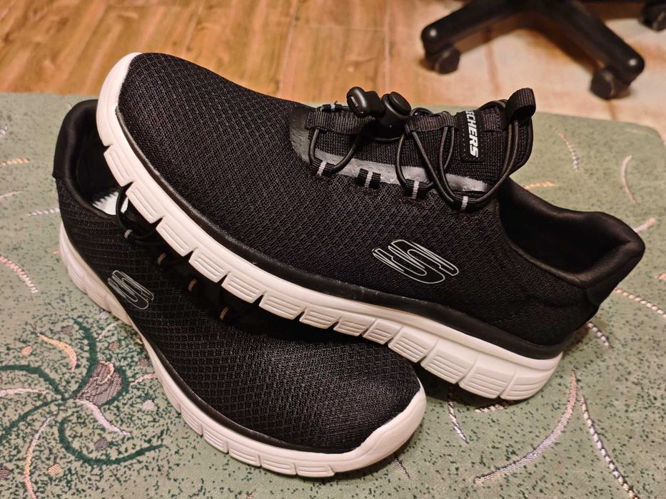 Кроссовки SKECHERS  оригинал  фирменные размер-43 стелька-28см