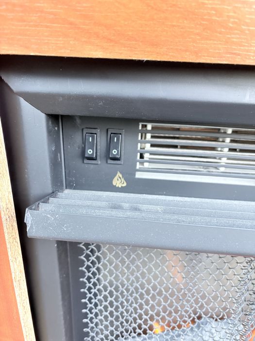 Drewniany kominek elektryczny