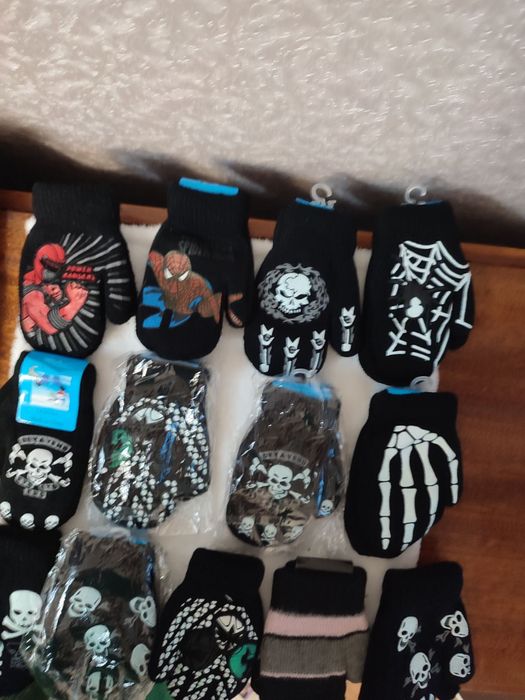 Продаю детские варежки 18 пар.оптом по 20 гр гр