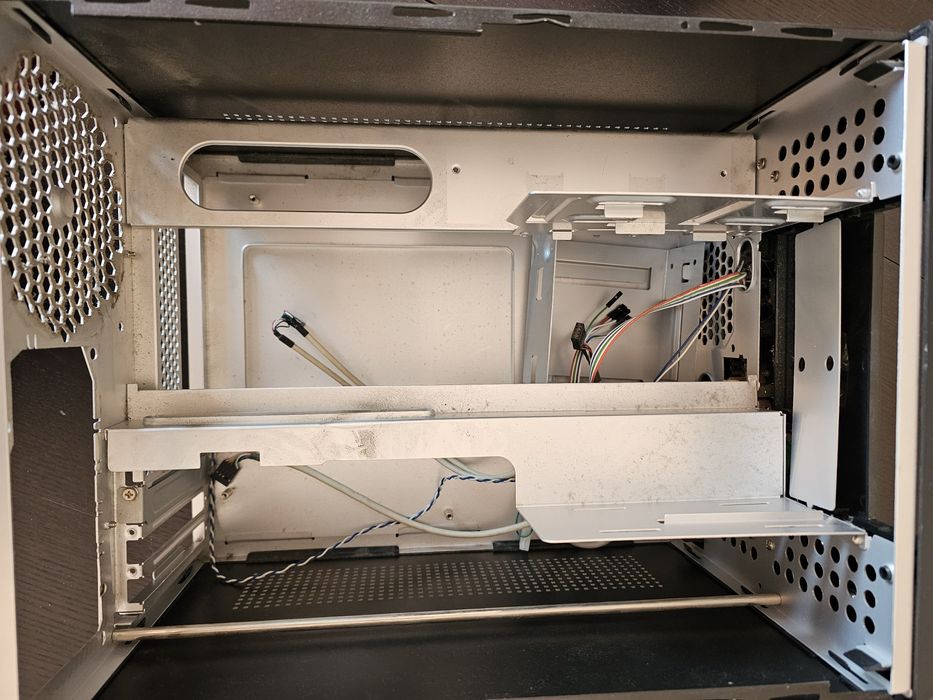 Vendo caixa de PC Cube para board micro Atx64739895984002124