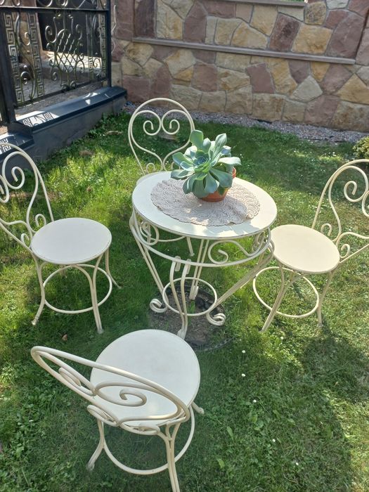 Садовий металевий комплект.