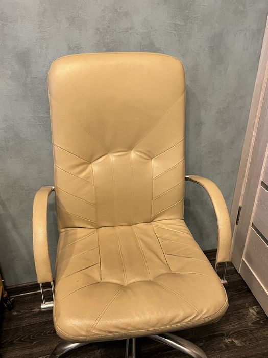 Компʼютерне крісло