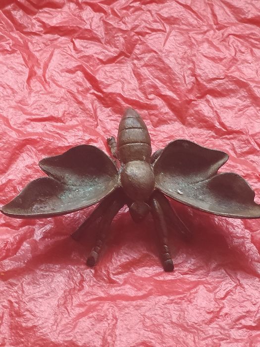 Figura ważka popielniczka stara z mosiądzu