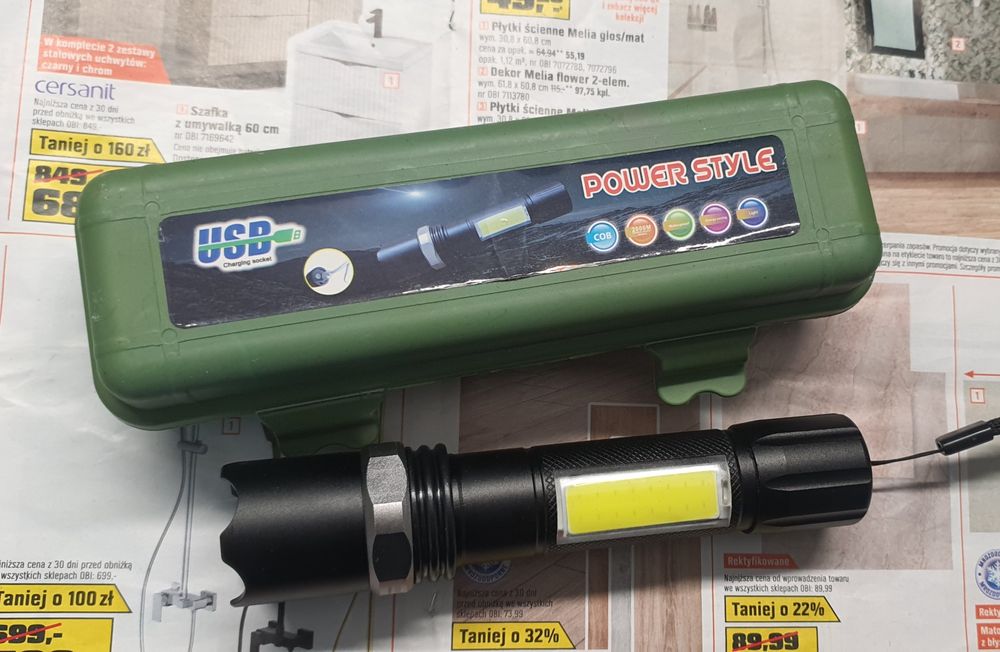 Nowa taktyczna mocna latarka ładowana z USB z etui