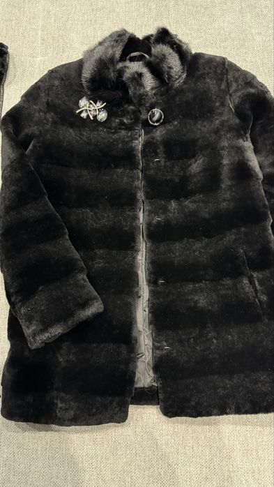 Продам натуральну шубу мутон з норковим коміром