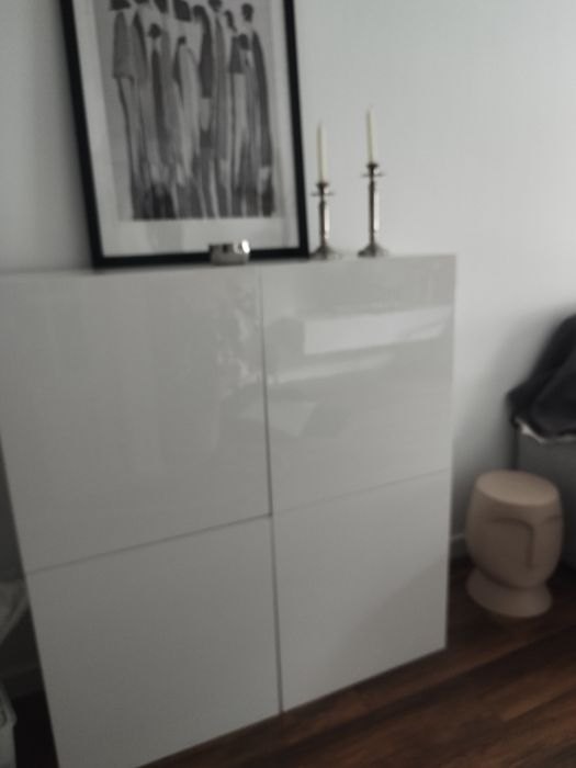 Aparador IKEA espaçoso