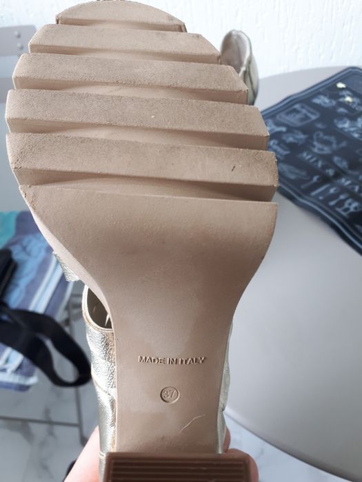 Жіноче взуття 37 р