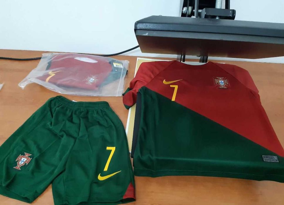 Conjunto vermelho de criança de Portugal 2022