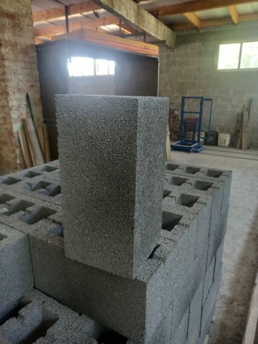 Продаються шлакоблоки