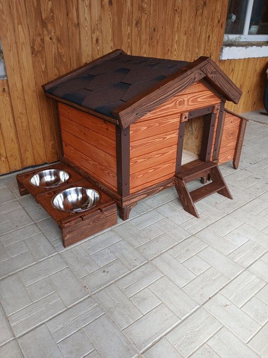 Будки для собак із натурального дерева в наявності