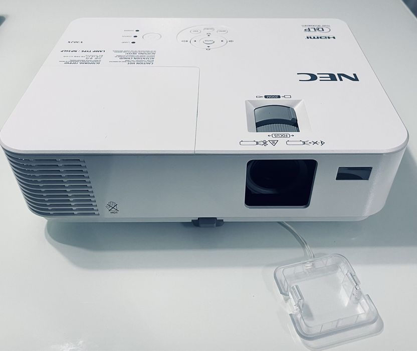 Projektor rzutnik NEC V302X