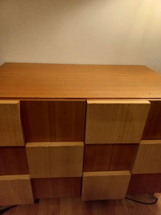 Armário de sala em madeira