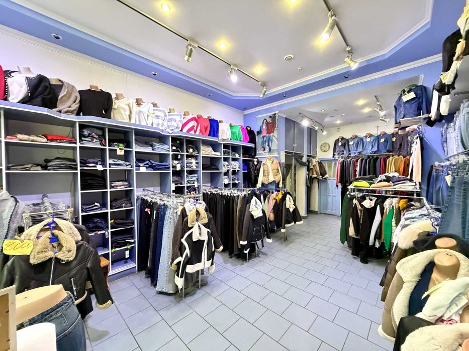 Продається комерційне приміщення в самому серці міста 42 м.кв. Фасад!