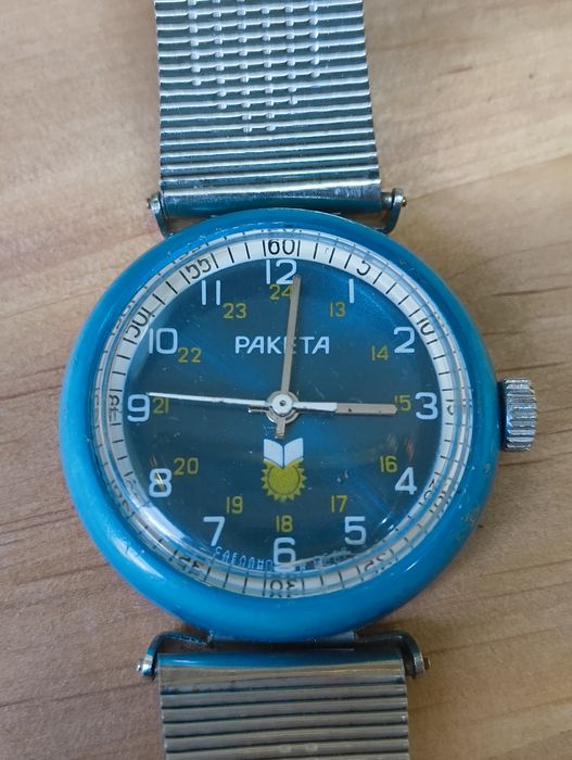Наручниий годинник ракета. Наручные часы ракета школьные, ссср