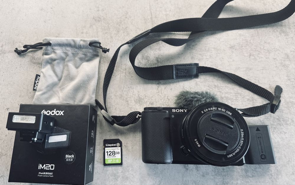 Фотоапарат Sony ZV-E10 з обʼєктивом, спалахом Godox, картою 128GB, штативом
