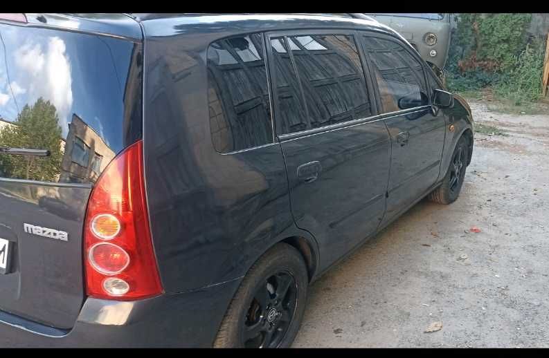 Автомобіль Mazda premacy