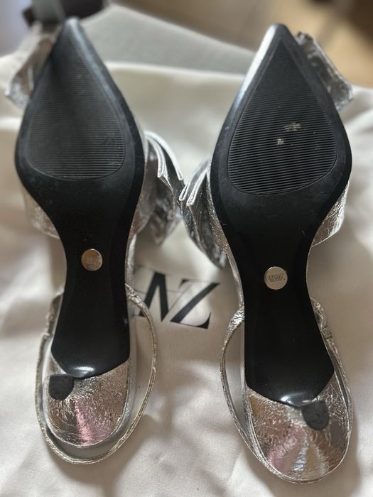 Sapato prateado da Zara