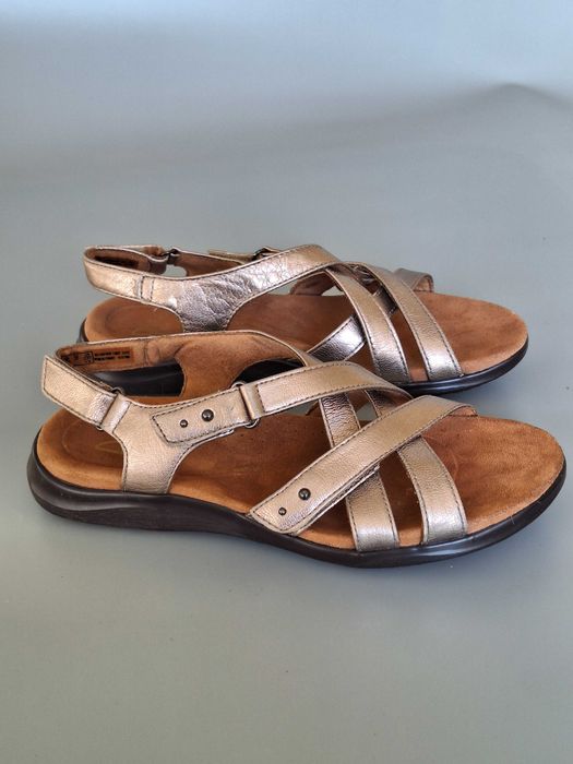 Босоніжки Clarks Collection  шкіряні  37 /23 см сандали женские взуття жіноче босоножки сандалі